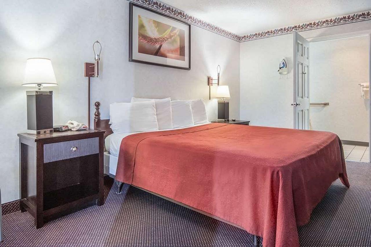 Econo Lodge Inn & Suites Sweetwater I-20 Экстерьер фото