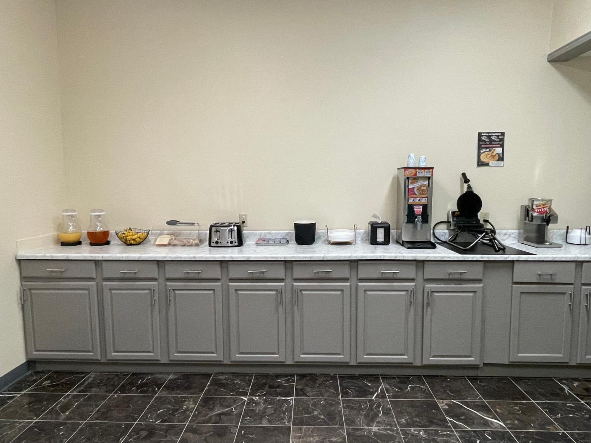 Econo Lodge Inn & Suites Sweetwater I-20 Экстерьер фото